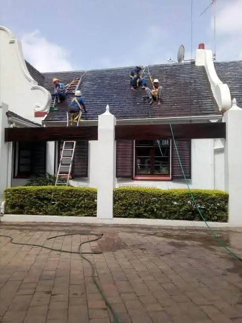 Seamless gutter installation project